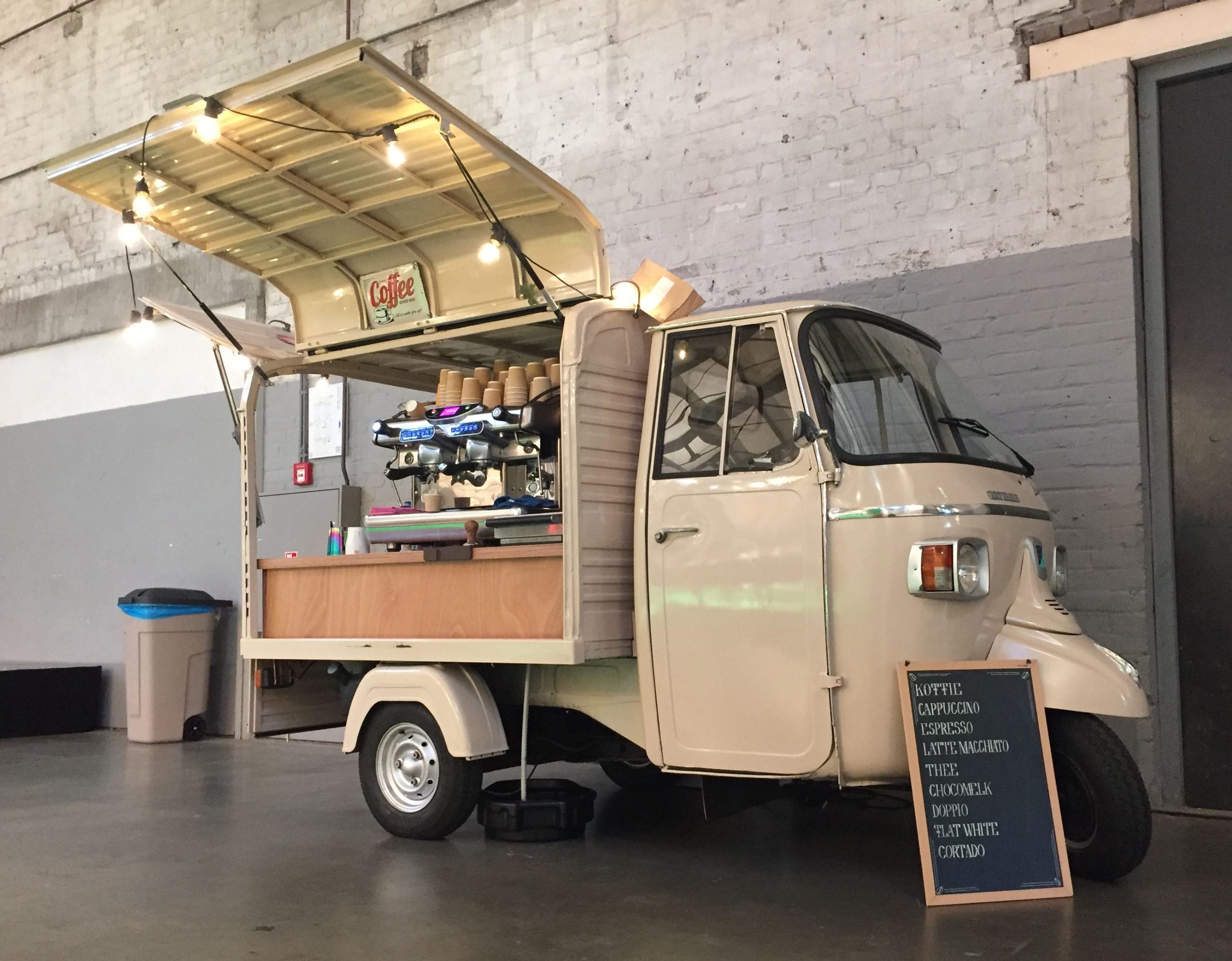 Barista truck voor italiaanse koffie moment op jouw evenement